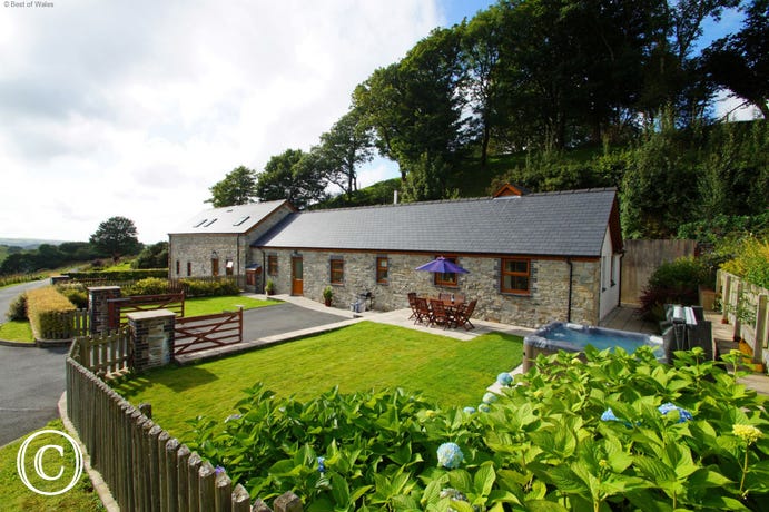 Private lane leading to 2 luxury self-catering cottages near Aberystwyth