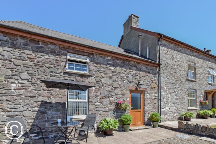 BWTHYN BLAENCAR Brecon Beacons cottage for 2