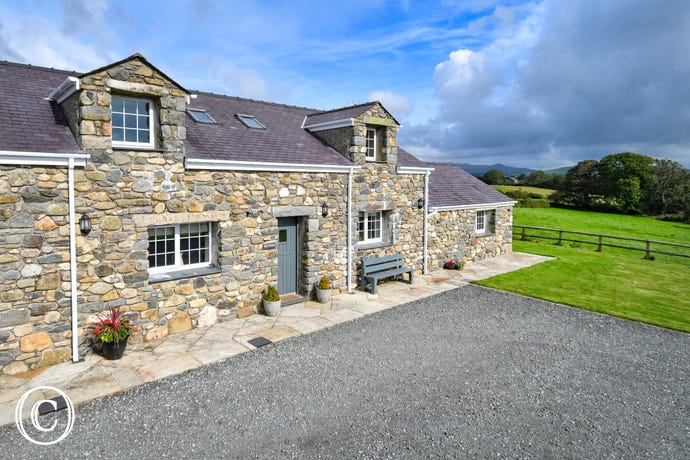 Llys Mawr semi-detached holiday cottage