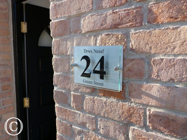 Drws Nesaf Cardiff Townhouse Drws Nesaf Cardiff Townhouse