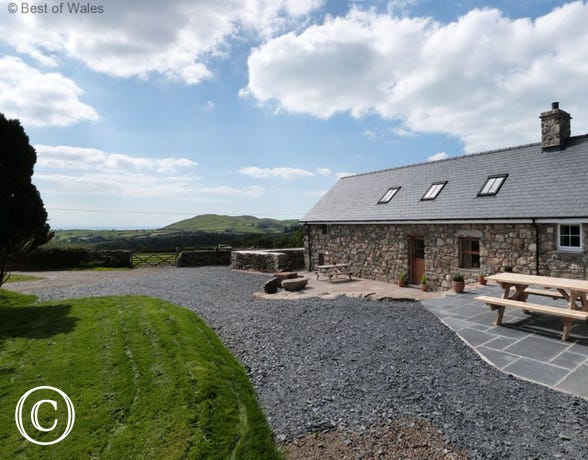 Self catering Tywyn cottage, North Wales with wonderful Sea View
