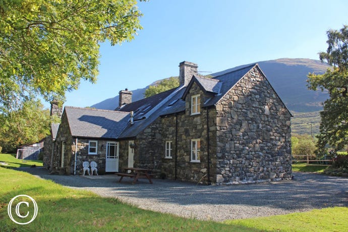 Tywyn self catering accommodation, set in peaceful countryside