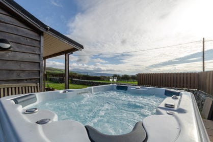 pet friendly self catering with private hot tub